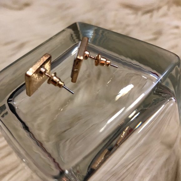 Marble & Gold square stud earrings - Picture 4 of 5